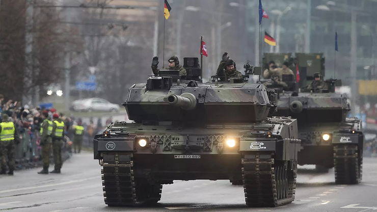 RIA Novosti : “Leopard εναντίον T-90: ποιο άρμα θα αλλάξει την πορεία της σύγκρουσης στην Ουκρανία