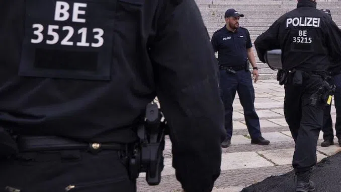 Κορυφαίος Γερμανός γιατρός φυλακίστηκε για 3 χρόνια για αμφισβήτηση εντολών μάσκας