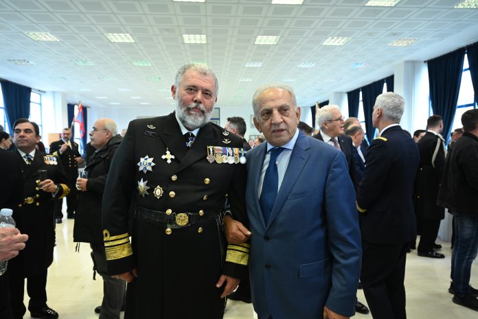 Θα απαγορεύσουν στον Αρχηγό Στόλου ακόμη και να αποχαιρετήσει το προσωπικό που διοίκησε; Εμπάθεια…