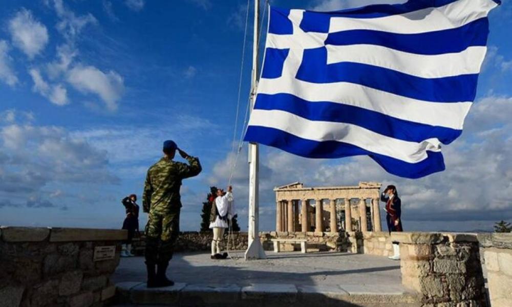 Δημήτρης Νατσιός : Και μοσχοβολά η αίθουσα, μπαρούτι και λιβάνι…