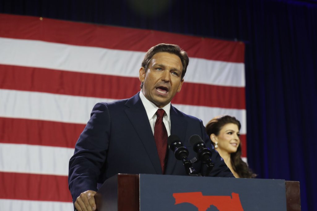 Τεράστια νίκη Ron DeSantis κατά Disney> Της αφαιρούνται προνόμια 56 ετών για το κολοσσιαίο πάρκο στη Φλόριντα