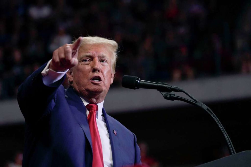 Δημοσκόπηση The Hill> Ο Donald Trump θα κέρδιζε Biden και Harris σε μια υποτιθέμενη εκλογική αναμέτρηση για το 2024
