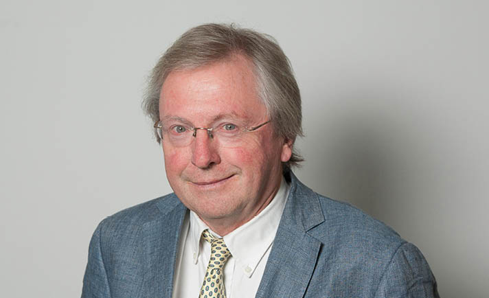Είμαι ο καθηγητής Angus Dalgleish [Professor. St George’s, University of London], αυτό είναι το βιογραφικό μου και έχω να σας πω μία ιστορία