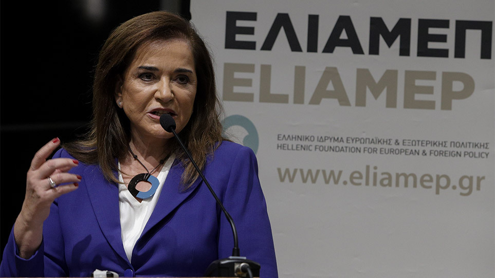 Αποστόλου : Συστημικός “λαγός” η Ντόρα Μπακογιάννη.