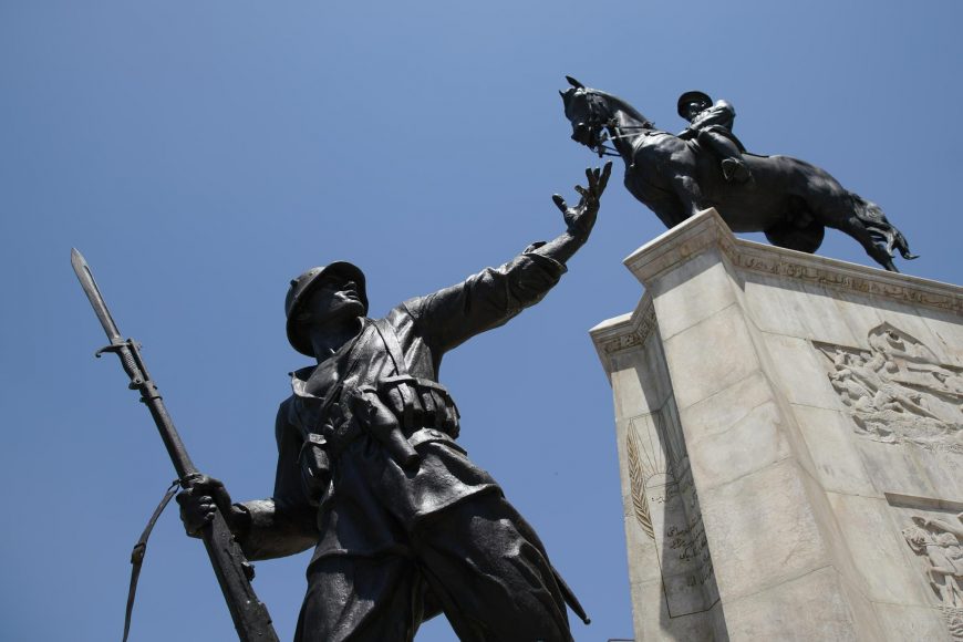 «ΤΡΙΖΕΙ» και μετά τους σεισμούς η Τουρκία – Οργή κατά Ερντογάν που απαντά με την 2η ΣΤΡΑΤΙΑ