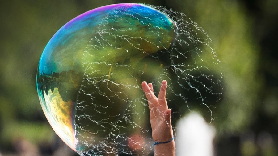 Η μητέρα όλων των φουσκών έσκασε – Γιατί η Credit Suisse και η Silicon Valley Bank ήταν τα πρώτα από τα πολλά σοκ που έρχονται