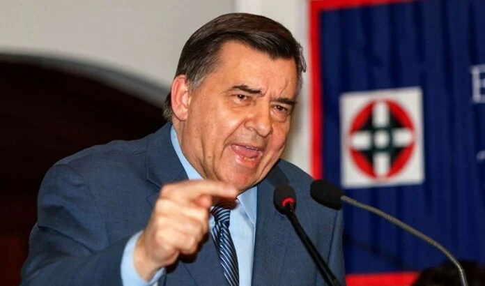 Ντράπηκε και η ντροπή! Ο Καρατζαφέρης χαρακτήρισε υπερβολική την προβολή της τραγωδίας των Τεμπών!