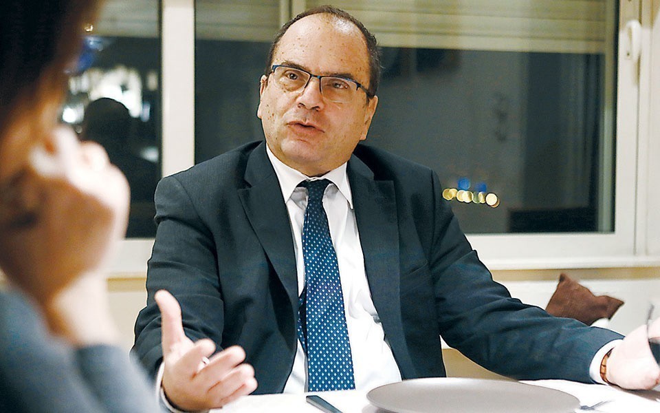 Η Κυβέρνηση Μητσοτάκη, με ξαφνικό πολυνομοσχέδιο – ‘σκούπα’, απειλεί με ποινική δίωξη τον Πρόεδρο της ΑΔΑΕ Χρ. Ράμμο για τις αποκαλύψεις…