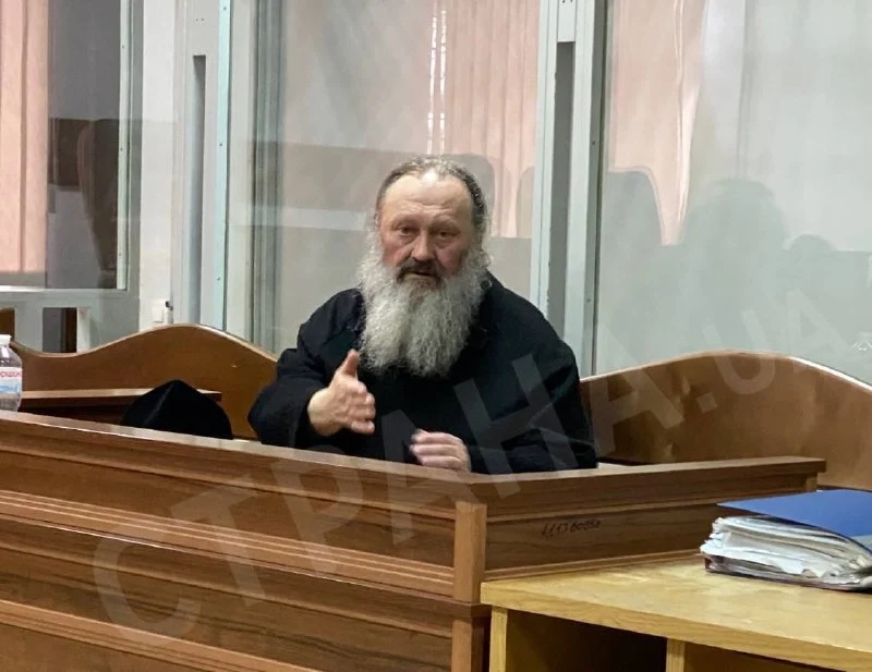 Οι χριστιανοναζήδες περικύκλωσαν τη Λαύρα Σπηλαίων Κιέβου με το σύνθημα: αποκεφαλίστε τους Μοσχοβίτες. Δικάζεται ο Ηγούμενος!