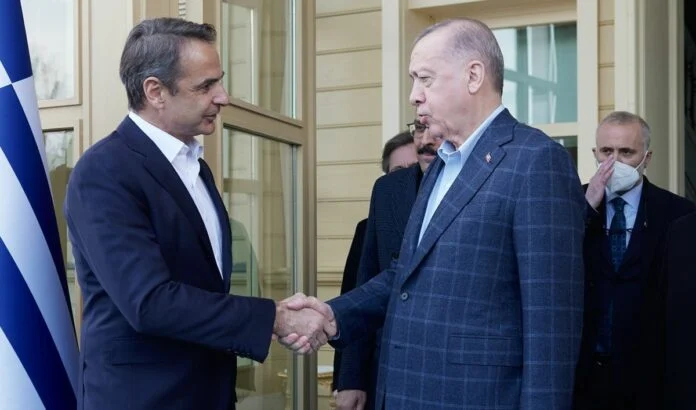 Ο Μητσοτάκης ανακοίνωσε την εθνική μειοδοσία που ετοιμάζει, μιλώντας στα «Παραπολιτικά»