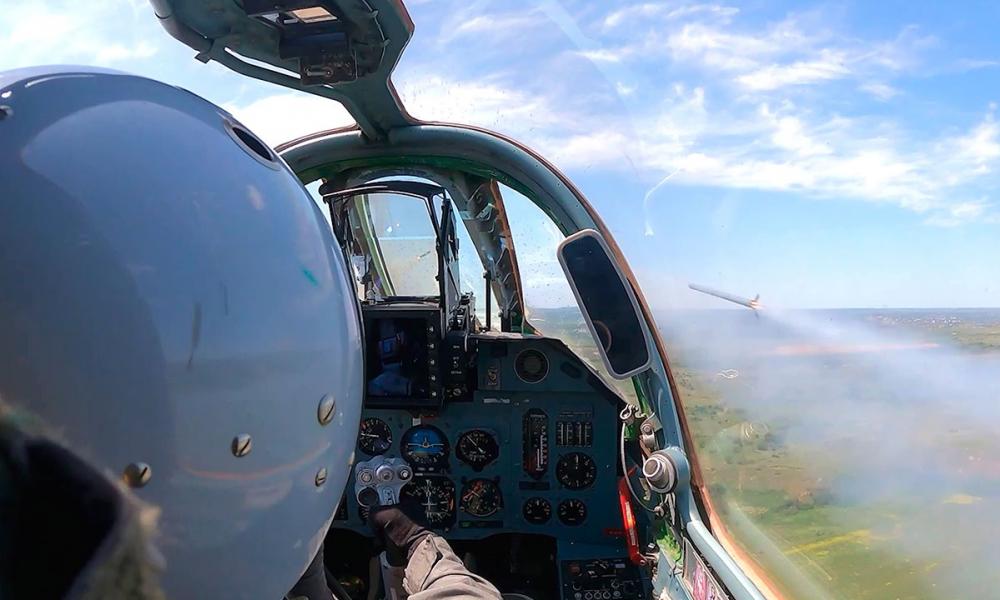 Φανταστικό: Ρωσικά Su-25 «σαρώνουν» τον ουκρανικό ουρανό πλήττοντας στόχους-«Απλή εξάσκηση» λέει η Μόσχα (Βίντεο)