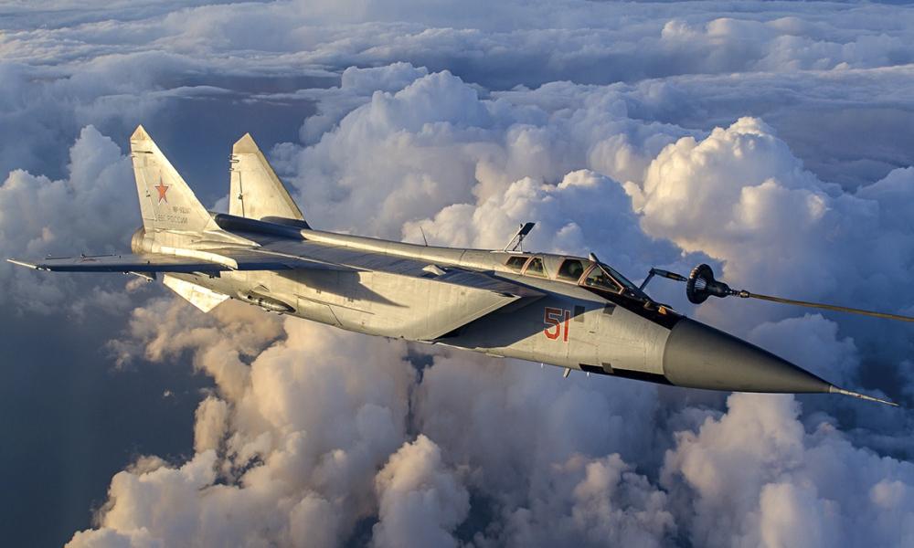 Η Ρωσία παραλαμβάνει νέα παρτίδα αναβαθμισμένων αναχαιτιστικών MiG-31 που μπορούν να καταρρίψουν 24 πυραύλους ταυτόχρονα (Εικόνα)