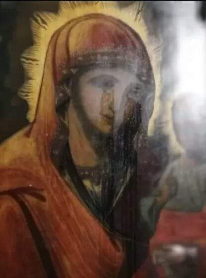 Μέγα Σημείο..Εικόνα της Παναγίας ανοιγοκλείνει τα μάτια και κλαίει στον Πανάγιο Τάφο!