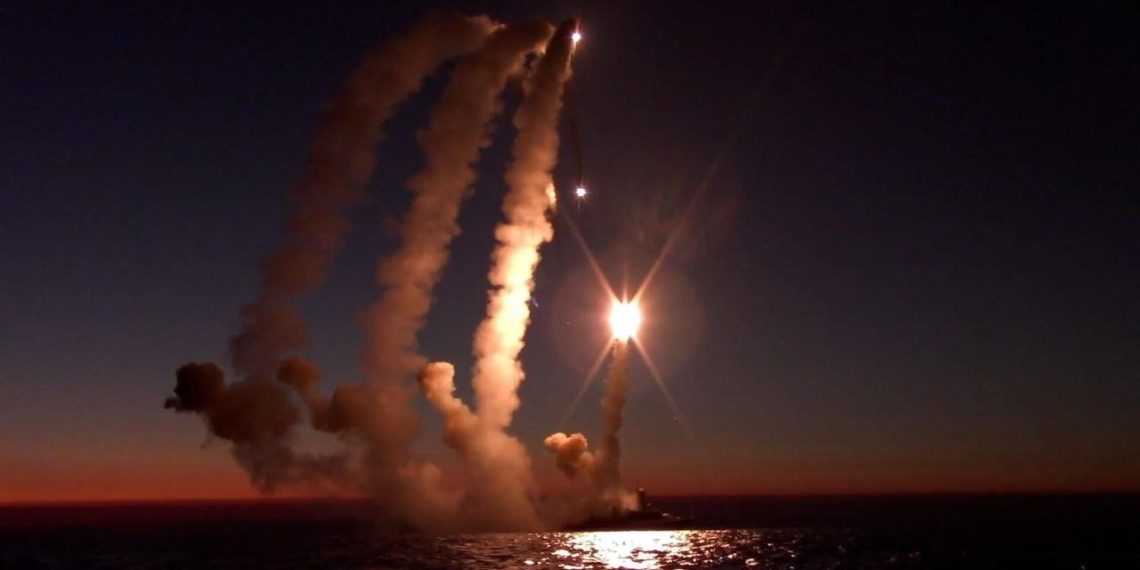 Κουνήθηκαν συθέμελα τα μεθοριακά πολωνικά χωριά: Ρωσικό σφυροκόπημα στρατιωτικών εγκαταστάσεων στη Δυτική Ουκρανία – Έσβησαν από το χάρτη το εργοστάσιο Yuzhmash!