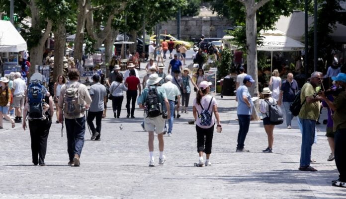 Ματίνα Παγώνη για νέα μετάλλαξη: «Ίσως χρειαστεί να κάνουμε μία νέα δόση εμβολιασμού»