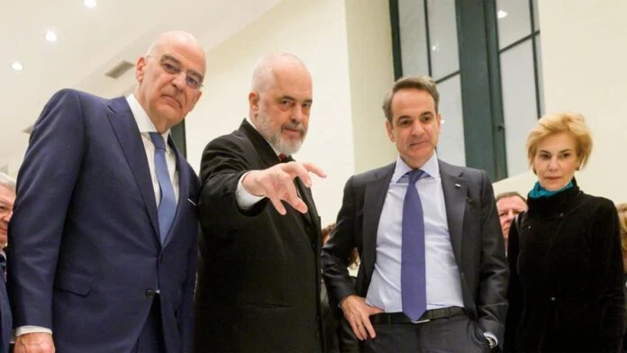 Μαρία Νεγρεπόντη-Δελιβάνη : Εδώ Ελλάς: Μπάτε σκύλοι, αλέστε!