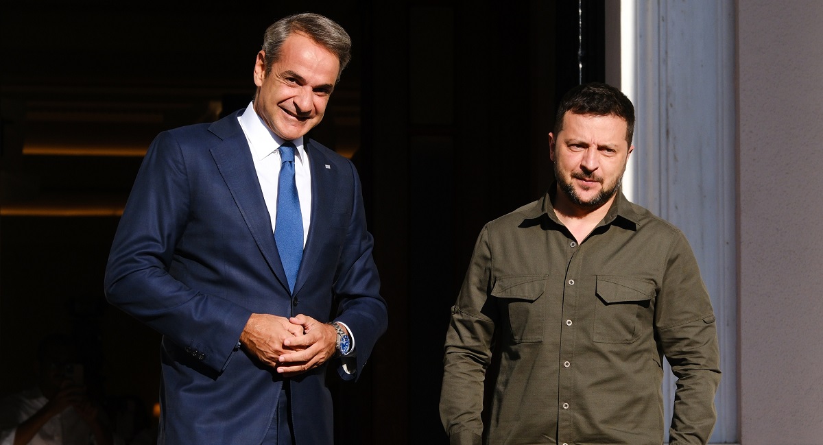 Ένας πρωθυπουργός που συζητά με τον ΝΑΖΙ ΖΕΛΕΝΣΚΙ , χωρίς να του ζητά ΑΠΟΚΑΤΑΣΤΑΣΗ στα δικαιώματα γηγενούς μειονότητας για τους ΕΛΛΗΝΕΣ δεν είναι ΕΛΛΗΝΑΣ…