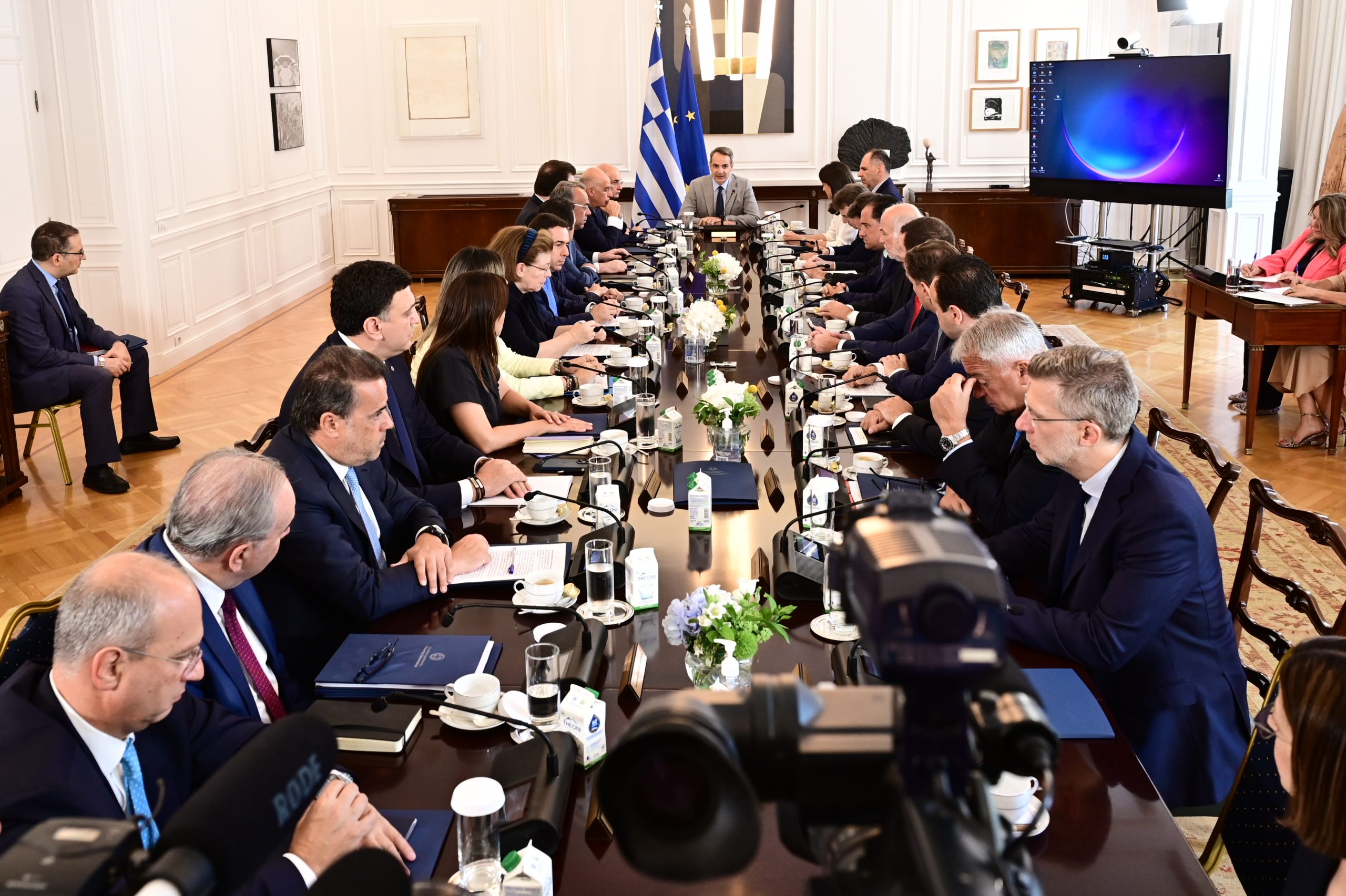 Γιατί «κλάταρε» σε τρεις μήνες οι κυβέρνηση: Οι συνεχείς γκάφες και τα «αδειάσματα» σε υπουργούς