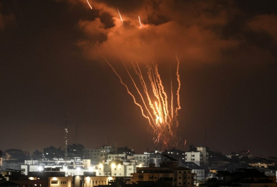Τρόμος στo Iσραήλ: Kαταιγισμός ρουκετών από Hamas, Ηezbollah, ισοπεδώνεται η Γάζα – Στους 5.900 οι νεκροί και τραυματίες