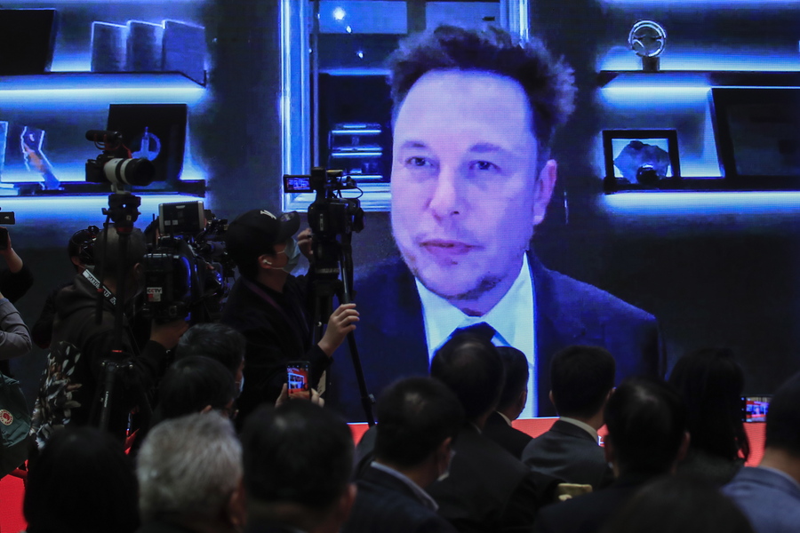 Ο Elon Musk έβγαλε νοκ άουτ εμβόλια και Ζελένσκι! «Σεισμός» στο Twitter