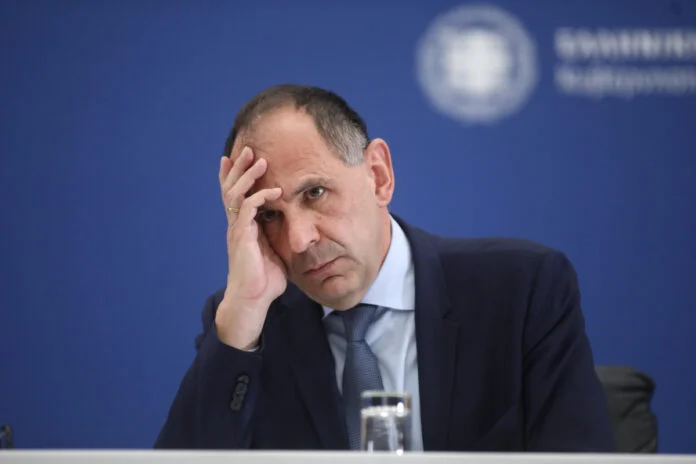 Μανώλης Κοττάκης : Συνταγματικό σκάνδαλο: Φοβάται τις συνέπειες της υπογραφής και απηλλάγη των αρμοδιοτήτων του!
