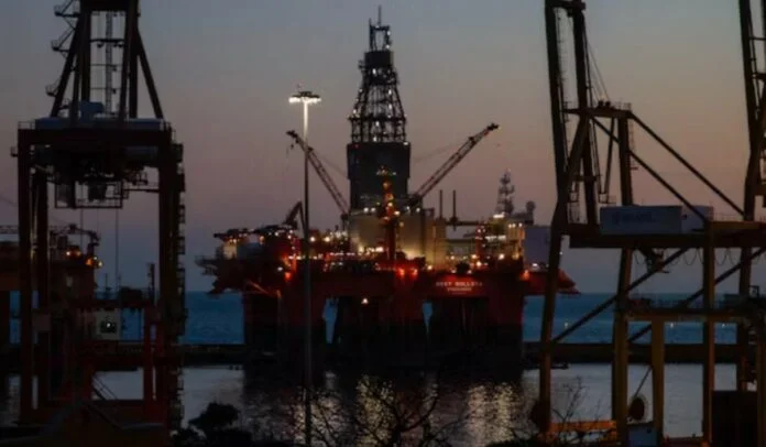 Η Λιβύη «κόβει» πετρέλαιο και φυσικό αέριο στις χώρες που στηρίζουν το Ισραήλ – Εκδιώκονται οι πρεσβευτές τους