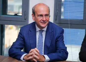 Γιατί ο Χατζηδάκης είναι φορομπήχτης;