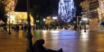 Γ. Μ : Κάποιος χτυπάει την πόρτα….