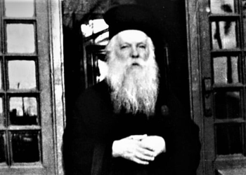 «Ο παπάς δεν πατάει στη γη! Μαμά, θα πέσει κάτω!»