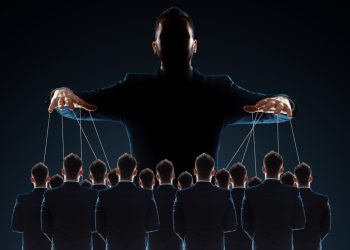 Η ανωνυμία στο διαδίκτυο θεωρείται «εθνική απειλή»;; «Περπατάνε» τη χούντα τους, vid