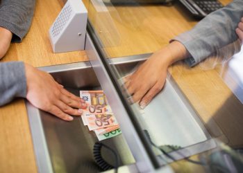 «Τι τα θες;;;» Αυτά θα σας ρωτάνε οι τράπεζες για τα μετρητά!!! ΒΙΝΤΕΟ ΣΟΚ