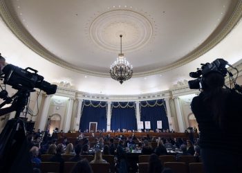Εμβόλια: «Αυτοί λαδώνονται για να μην βγει στο φως η αλήθεια»! Χαμός με Αμερικανό βουλευτή