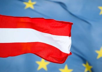 Γιατί η Αυστρία μπλόκαρε το 12ο πακέτο κυρώσεων της ΕΕ κατά της Ρωσίας;