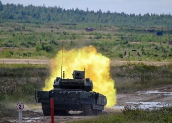 Οι Ρώσοι διαπερνούν τα όπλα του ΝΑΤΟ, όπως το… καυτό μαχαίρι το βούτυρο – Ανεκτίμητη αξία τανκς και πυροβολικό, το υπερόπλο
