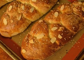 Τσουρέκι νηστίσιμο με κίτρινη κολοκύθα