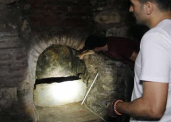 Κωνσταντινούπολη! Βρέθηκε Αγίασμα κάτω από τριώροφο κτίριο! Και Αγιογραφία της Παναγίας μας!