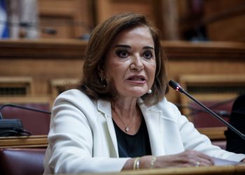 Η Ν.Μπακογιάννη απαντά στον Α.Σαμαρά: «Μπορούμε να νομιμοποιήσουμε τους παράνομους αλλοδαπούς»