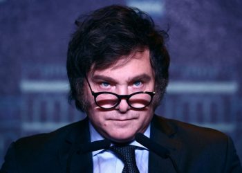Προς πώληση… η Αργεντινή – Ο «El Loco» πρόεδρος Milei λέει αντίο στους… BRICS για το ΔΝΤ