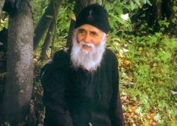 Και υβριστής Αγίων ο Π.Τατσόπουλος: «Εμφανώς διαταραγμένος ο Παΐσιος – Νόμιζε ότι του απαντούσαν οι σαύρες»