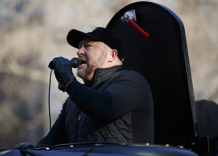 epa10240361 (FILE) - Right-wing media personality Alex Jones of InfoWars delivers remarks to gun-rights supporters gathered for a rally outside the Virginia state capitol in Richmond, Virginia, USA, 20 January 2020 (reissued 13 October 2022). A Connecticut jury on 12 October 2022 said that Alex Jones has to pay 965 million US dollars in damages for claims that the 2012 Sandy Hook massacre was staged by the US government. EPA/SHAWN THEW *** Local Caption *** 55785260