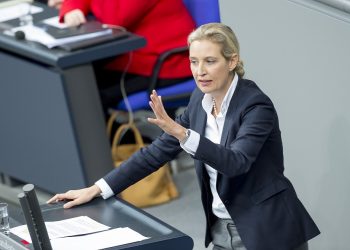 Alice Weidel> Ποια είναι η συναρχηγός του AfD που θέλει να πετάξει τη Γερμανία έξω από το ευρώ και την ΕE