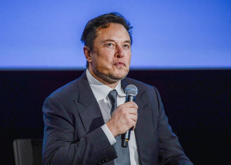 epa10144986 Tesla-founder Elon Musk speaks at a discussion forum during the Offshore Northern Seas (ONS) Conference, in Stavanger, Norway, 29 August 2022. The ONS is taking place from 29 August to 01 September 2022 and brings together international industry executives to discuss on 'the future of the energy industry, including new technologies, new forms of leadership and new business models', as the organizers describes it on their website. EPA/Carina Johansen NORWAY OUT