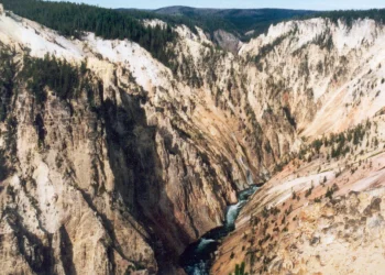 «Κρυμμένα» ενεργά ρήγματα στο Yellowstone – Εκεί βρίσκεται ένα από τα πιο επικίνδυνα υπερηφαίστεια στον κόσμο.