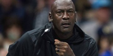 Όλοι υποκλίνονται στον Μάικλ Τζόρνταν: Ανοίγει νοσοκομεία για άτομα με χαμηλό εισόδημα