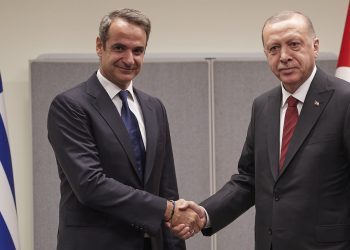 Πώς η κυβέρνηση χρησιμοποιεί την υπόθεση της οπαδικής βίας για να μην δώσει λόγο για τους χειρισμούς της στα ελληνοτουρκικά