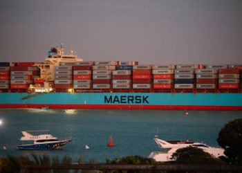 Σοκ για το διεθνές εμπόριο> Οι ναυτιλιακές Maersk και CMA CGM σχεδόν διπλασιάζουν τις τιμές εξαιτίας των Houthis