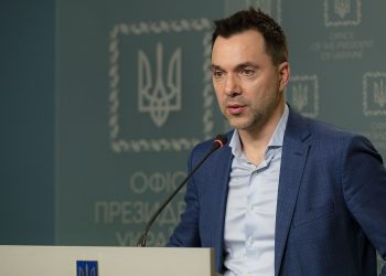 Ολέξι Αρεστόβιτς: «Ρωσία και Ουκρανία πρέπει να ενωθούν σε μία χώρα και να δημιουργηθεί ένα νέο ευρωπαϊκό σύστημα ασφάλειας»