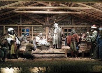 Το σχέδιο αποχριστιανισμού συνεχίζεται – Ποιοι και γιατί «εξαφανίζουν» τις Φάτνες από τον στολισμό των Χριστουγέννων;