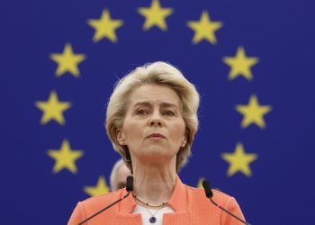 «Ρυπαίνεις; Πληρώνεις!»: Δείτε να το λένε με ύφος δικτάτορα, vid