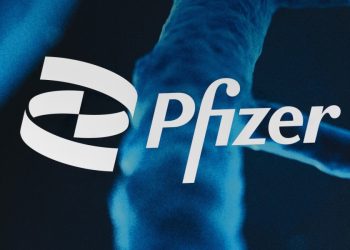 Κατά της Ουγγαρίας και της Πολωνίας στρέφεται η Pfizer – Αρνήθηκαν να της πληρώσουν εμβόλια Covid, πάνω από 1,4 δισ. ευρώ η οφειλή